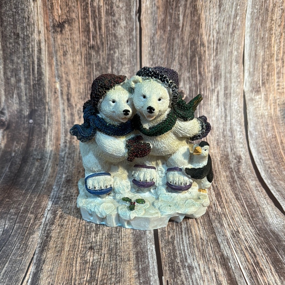 Preowned 6”x6” Polar Bear Figurine with Scarves Item #PHK958